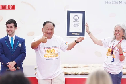 [Video] Xác lập kỷ lục Guinness thế giới từ 631 ổ bánh mì tại Việt Nam