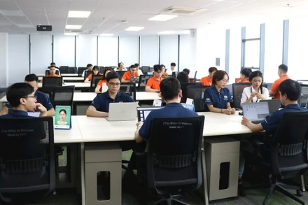 Các kỹ sư công nghệ thông tin của Tập đoàn FPT làm việc tại Khu công viên phần mềm Đà Nẵng số 2.