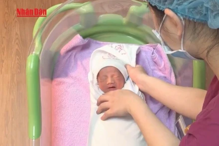 [Video] Phụ nữ độc thân có quyền làm thụ tinh trong ống nghiệm khi “có nguyện vọng”