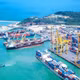 Doanh nghiệp nhà nước tiên phong trong các ngành, lĩnh vực trọng yếu, liên quan đến an ninh, quốc phòng. Trong ảnh: Bốc dỡ hàng hóa tại cảng Ðà Nẵng.