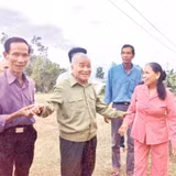 Sinh thời, Thiếu tướng, nhà văn Nguyễn Chí Trung rất chăm đi thực tế sáng tác, lắng nghe nhân dân, trò chuyện với những người lao động.