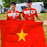 Mai Trần Tuấn Anh và Nguyễn Huy Hoàng giành huy chương tại Giải vô địch bơi mặt nước mở châu Á 2026. Ảnh: Hoài Việt