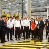 Tổng Bí thư, Chủ tịch nước Tô Lâm thăm Trung tâm Thử nghiệm Đường sắt Singapore. (Ảnh: TTXVN) 