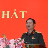 Đại tướng Nguyễn Tân Cương phát biểu tại buổi tiếp xúc cử tri trên địa bàn tỉnh Đồng Tháp.