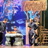 Cảnh trong vở cải lương Từ Việt Bắc về Hà Nội, công diễn tại Nhà hát Lớn, Hà Nội, tháng 8/2025.