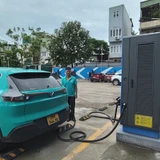 Việc quy hoạch, bố trí trạm sạc hợp lý, bài bản sẽ góp phần khuyến khích người dân, doanh nghiệp chuyển đổi phương tiện. (Ảnh VĂN HỌC)