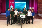 HABECO tặng Trung tâm điều dưỡng thương binh Thuận Thành suất quà trị giá 100 triệu đồng.