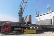 Tập đoàn Hoa Sen xuất hàng xuống tàu đi Mexico.