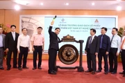 Ông Nguyễn Phúc Khoa, Phó Tổng Giám đốc Tổng Công ty Thương mại Sài Gòn, Chủ tịch HĐQT Vissan cùng lãnh đạo công ty thực hiện lễ đánh cồng khai trương cổ phiếu VSN trên sàn Upcom.