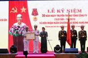 Chủ tịch Quốc Hội Nguyễn Thị Kim Ngân dự Lễ đón nhận Huân chương Lao động hạng Nhất của Tổng Công ty Tân Cảng Sài Gòn.