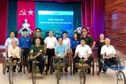 Đoàn công tác HABECO thăm, tặng quà các thương, bệnh binh tại Trung tâm điều dưỡng thương binh Thuận Thành (Bắc Ninh).