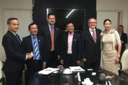Đoàn công tác Việt Nam và Saigontourist tại buổi làm việc với Bộ trưởng Du lịch Malta Edward Zammit Lewis (thứ ba từ trái sang).