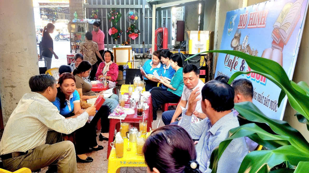 Một góc “Cà-phê và Sách” tại Trung tâm Văn hóa-Thể thao phường Thới Bình. mot-goc-ca-phe-va-sach-tai-trung-tam-van-hoa-the-thao-phuong-thoi-binh.png