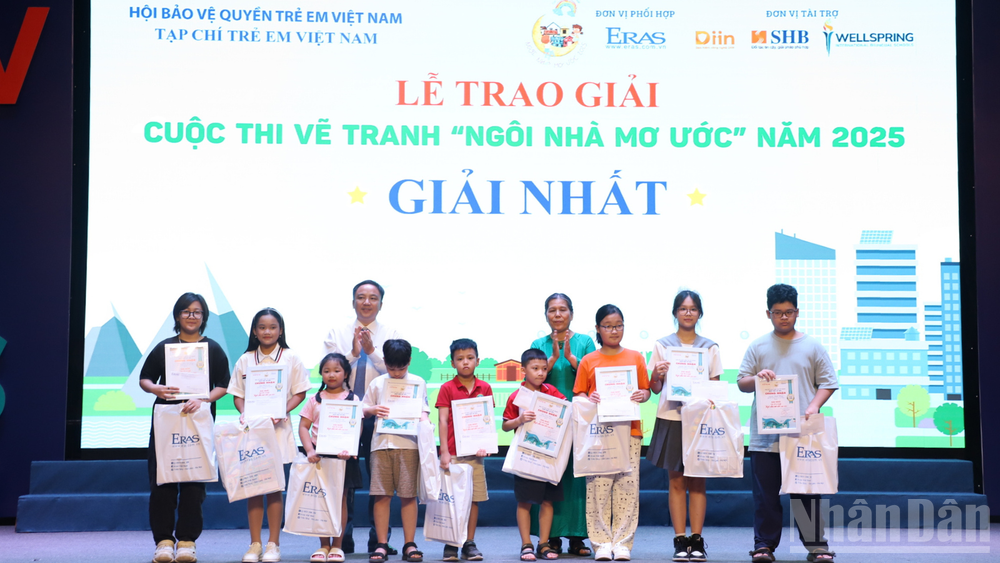 Các thí sinh đoạt giải Nhất cuộc thi vẽ tranh "Ngôi nhà mơ ước" năm 2025.