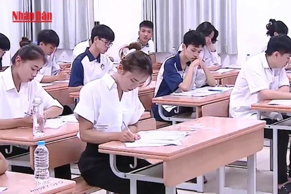 [Video] Điểm thi tốt nghiệp trung học phổ thông của thí sinh thấp hơn điểm học bạ
