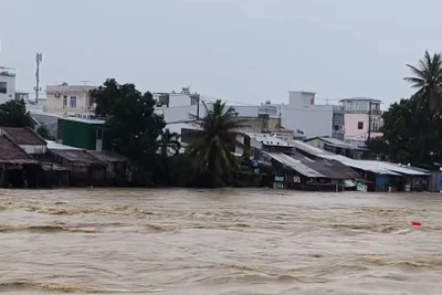 [Video] Mưa lớn, sạt lở khiến 21 người chết và mất tích, hơn 43.000 nhà bị ngập