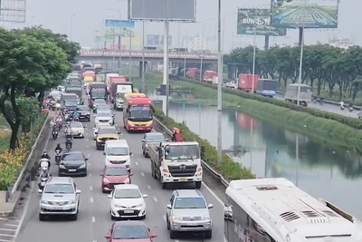 [Video] TP Hồ Chí Minh sử dụng flycam điều tiết giao thông cửa ngõ dịp cận Tết