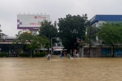 [Video] Huế: Nước dâng cao khiến nhiều phường xã bị cô lập