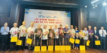 Lãnh đạo quận Hoàn Kiếm tri ân những tập thể, cá nhân có đóng góp nổi bật trong công tác bảo tồn, phát huy giá trị di sản.