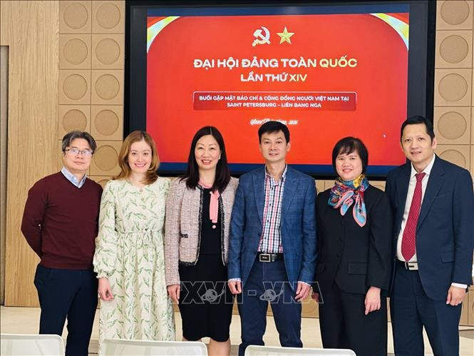 Kiều bào tại Saint Petersburg chia sẻ niềm phấn khởi về thành công của Đại hội Đảng XIV.