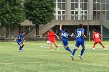 Đội tuyển U20 nữ Việt Nam (áo đỏ) thi đấu giao hữu cùng đội Fujieda Jyunshin. (Ảnh: VFF)