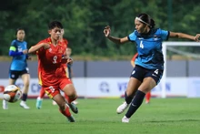 U20 nữ Việt Nam (áo đỏ) giành chiến thắng đậm trước U20 nữ Singapore. (Ảnh: VFF)
