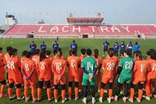 Các thành viên đội tuyển nữ Việt Nam tập luyện trên Sân vận động Lạch Tray. (Ảnh: VFF)