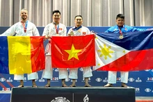Đoàn Thể thao Công an nhân dân nhận Huy chương Vàng nội dung đồng đội nam Karate. 