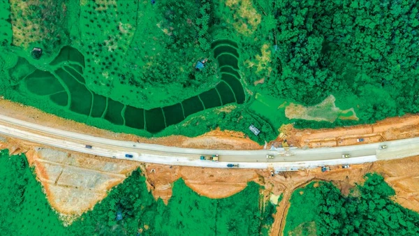 Tuyến đường bộ cao tốc Đồng Đăng-Trà Lĩnh đang dần hoàn thành.