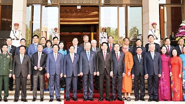 Các đồng chí lãnh đạo Đảng, Nhà nước và các đại biểu tại Kỳ họp thứ 10, Quốc hội khóa XV. (Ảnh DUY LINH)