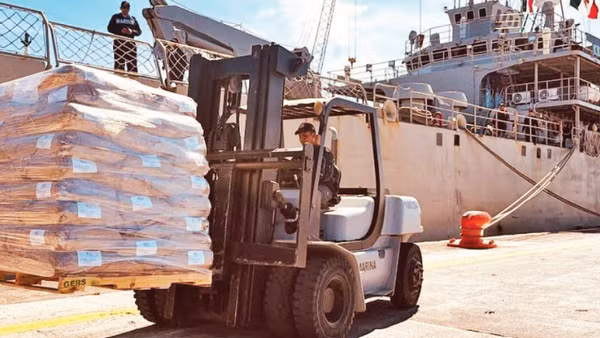 Mexico gửi hàng viện trợ tới Cuba.