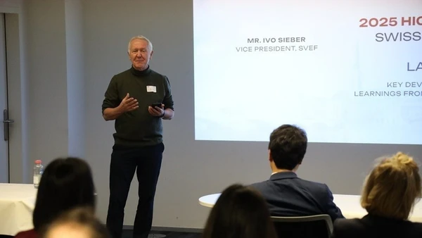 Ông Ivo Sieber - nguyên Đại sứ Thụy Sĩ tại Việt Nam - phát biểu trong một sự kiện tại Zurich. (Ảnh: TTXVN)