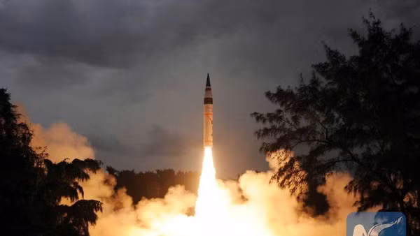 Tổ chức Nghiên cứu và Phát triển Quốc phòng Ấn Độ (DRDO) công bố hình ảnh về một vụ thử tên lửa của nước này. (Ảnh: Xinhua/DRDO) 