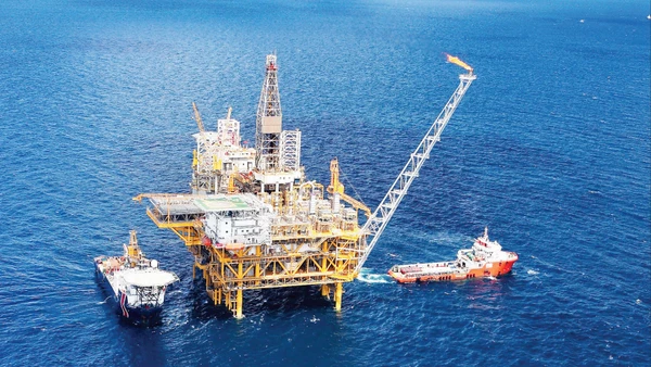 Giàn khoan dầu khí trên biển của Petrovietnam.