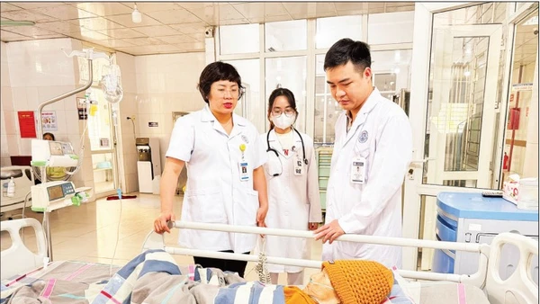 Chăm sóc, điều trị bệnh nhân kháng thuốc tại Bệnh viện đa khoa Đông Anh.