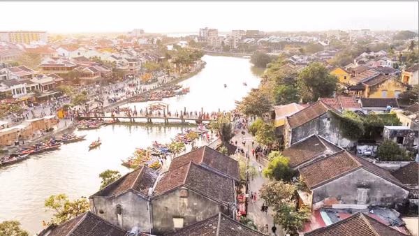 Một góc phố cổ Hội An nhìn từ trên cao.