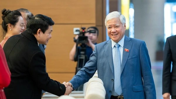 Phó chủ tịch Thường trực Quốc hội Đỗ Văn Chiến gặp mặt Đoàn đại biểu Quốc hội và Hội Doanh nhân trẻ tỉnh Bắc Ninh. (Ảnh: PHẠM THẮNG/qdnd.vn)