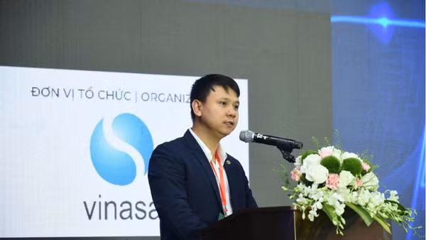 Ông Nguyễn Xuân Phong, Giám đốc Chuyển đổi AI Tập đoàn FPT chia sẻ về CASAN - khung năng lực AI 5 cấp độ.