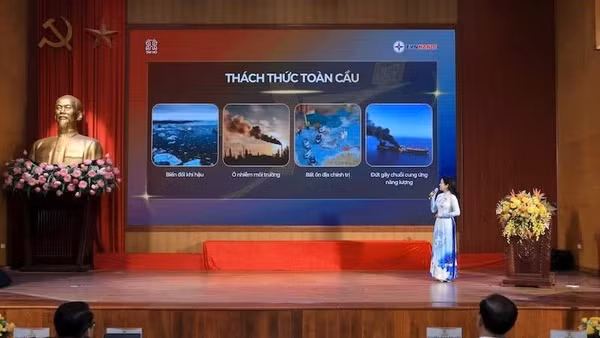 Phần thể hiện của một thí sinh dự thi tại Hội thi Báo cáo viên, tuyên truyền viên giỏi năm 2026 của phường Tây Hồ (Hà Nội).