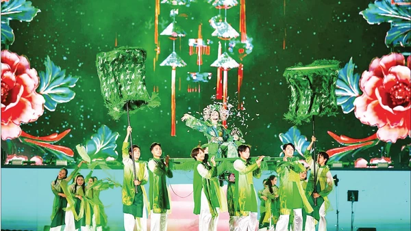 Nhiều bạn trẻ biết đến tín ngưỡng thờ Mẫu Việt Nam qua các chương trình biểu diễn nghệ thuật. (Ảnh ST)