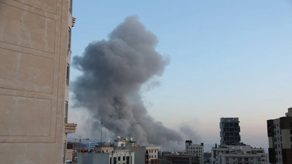 Khói bốc lên sau cuộc tấn công tại Tehran, Iran, ngày 6/3/2026. (Ảnh: THX/TTXVN)