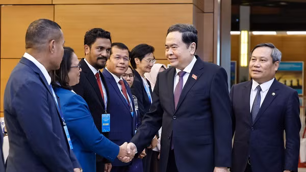 Chủ tịch Quốc hội Trần Thanh Mẫn tiếp Lãnh đạo các thành phố ASEAN. (Ảnh: TTXVN)