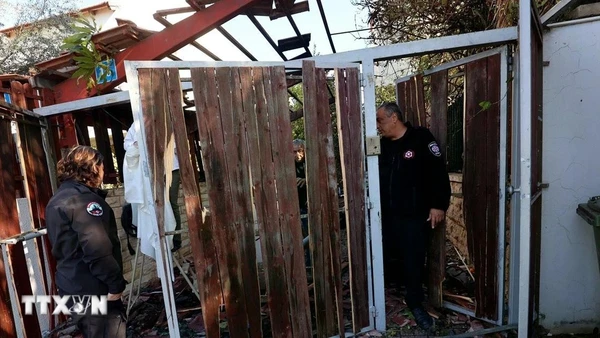 Ngôi nhà bị phá hủy sau vụ tấn công tên lửa tại Rishon Letsiyon, Israel, ngày 9/3/2026. (Nguồn: THX/TTXVN)