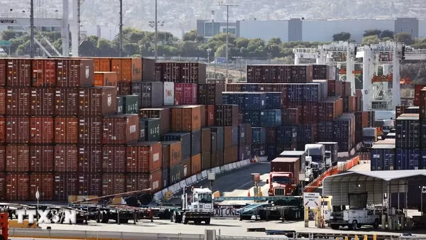 Quang cảnh cảng hàng hóa Los Angeles, California, Mỹ. (Ảnh: THX/TTXVN)