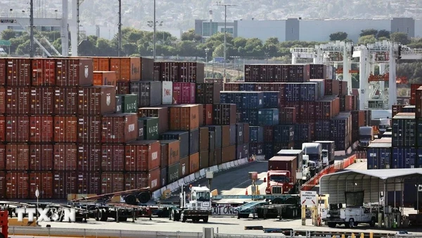 Quang cảnh cảng hàng hóa Los Angeles, California, Mỹ. (Ảnh: THX/TTXVN)