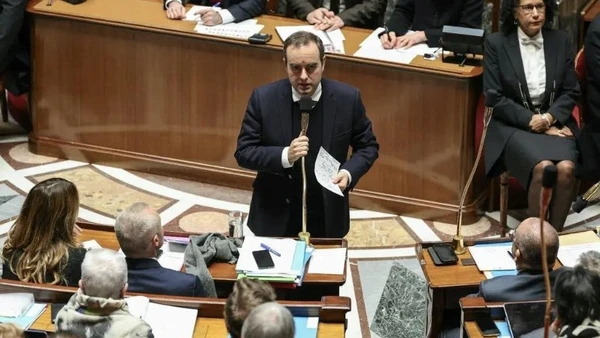 Thủ tướng Pháp phát biểu trước Quốc hội.