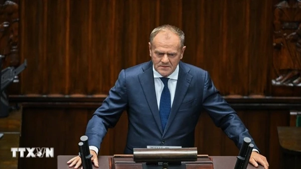Thủ tướng Ba Lan Donald Tusk phát biểu tại phiên họp Hạ viện ở Warsaw, về vụ xâm phạm của máy bay không người lái, ngày 10/9/2025. (Nguồn: PAP/TTXVN)