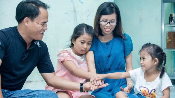 Chuyên gia dân số khuyến cáo các gia đình trẻ cần sinh đủ hai con.