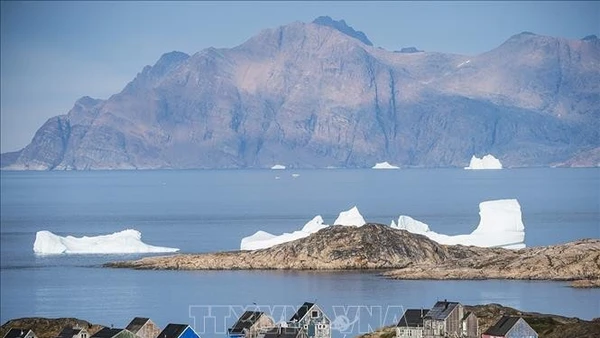 Quang cảnh thị trấn Kulusuk thuộc đảo Greenland, Đan Mạch. (Ảnh: Getty Images/TTXVN)