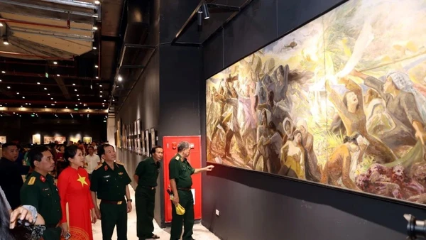 Triển lãm "Những ngày tháng lịch sử" đã tái hiện những năm tháng kháng chiến giành độc lập, tự do, thống nhất đất nước, xây dựng và bảo vệ Tổ quốc trong 80 năm qua.